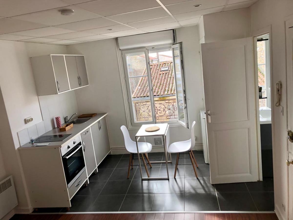 Ferienwohnung Le Printemps De Melusine Niort Exterior foto